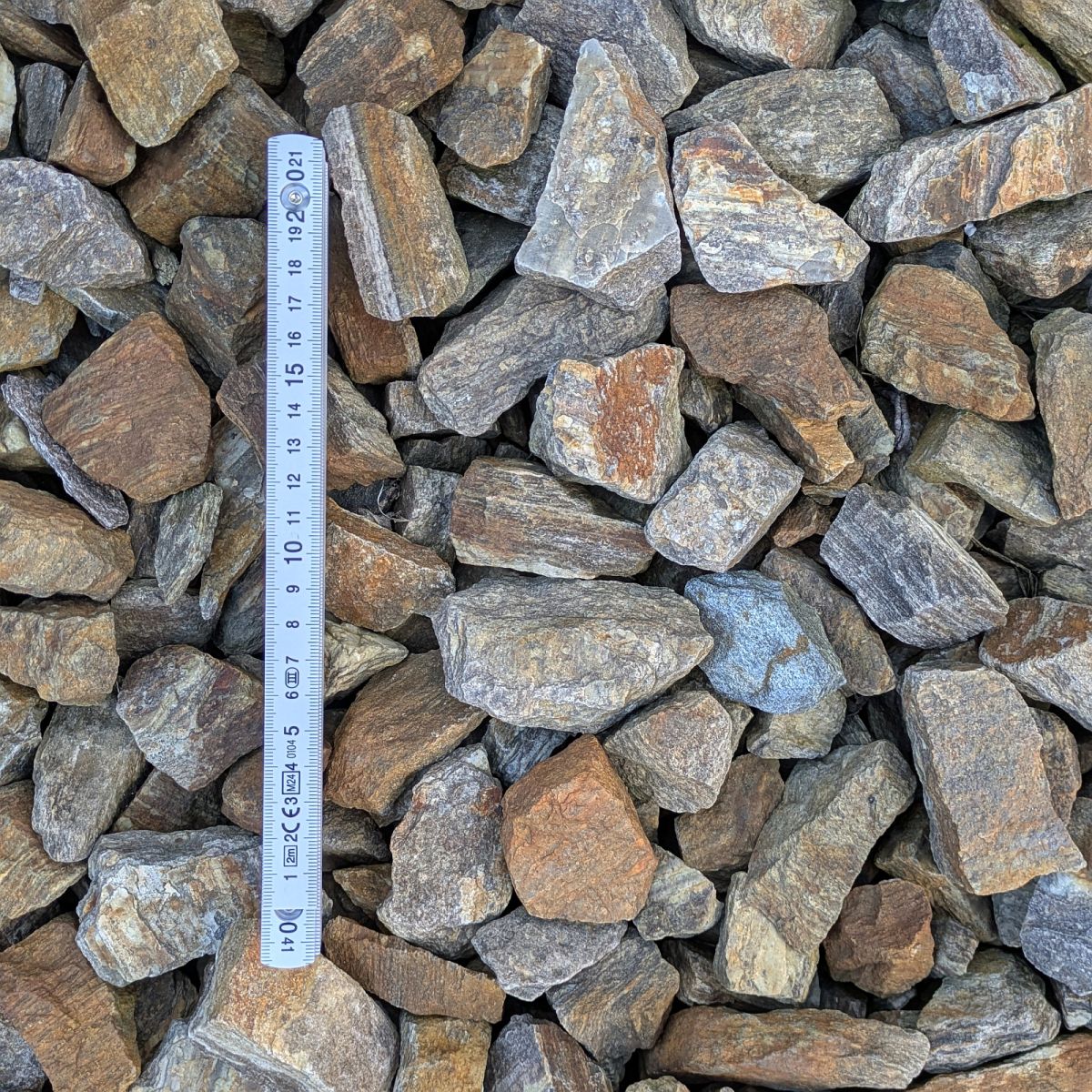 Ziersplitt 30/50 abgesackt, ca. 25 kg / Sack