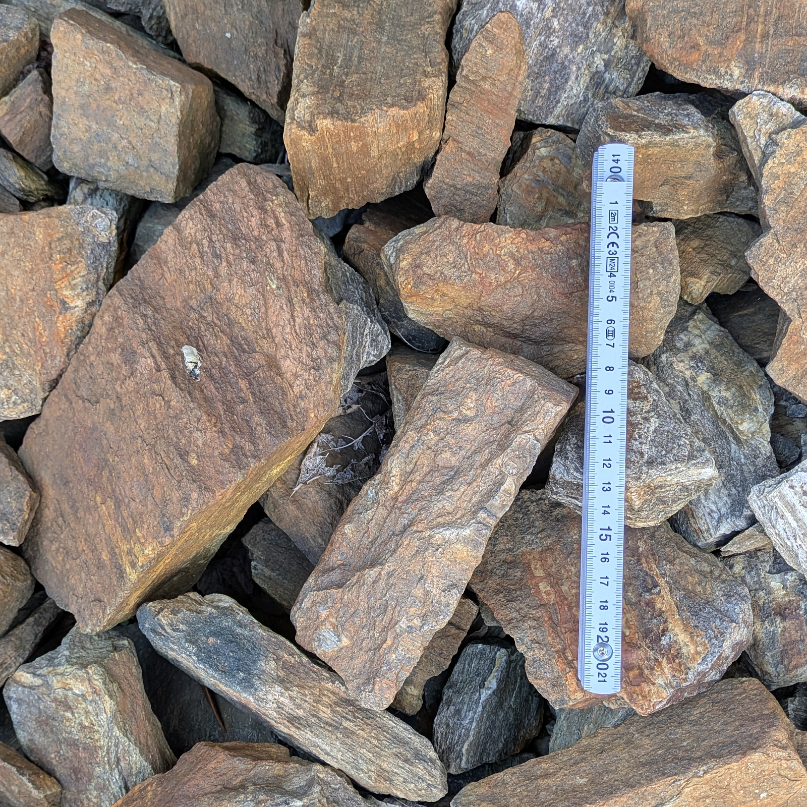 Ziersplitt 70/200 abgesackt, ca. 25 kg / Sack