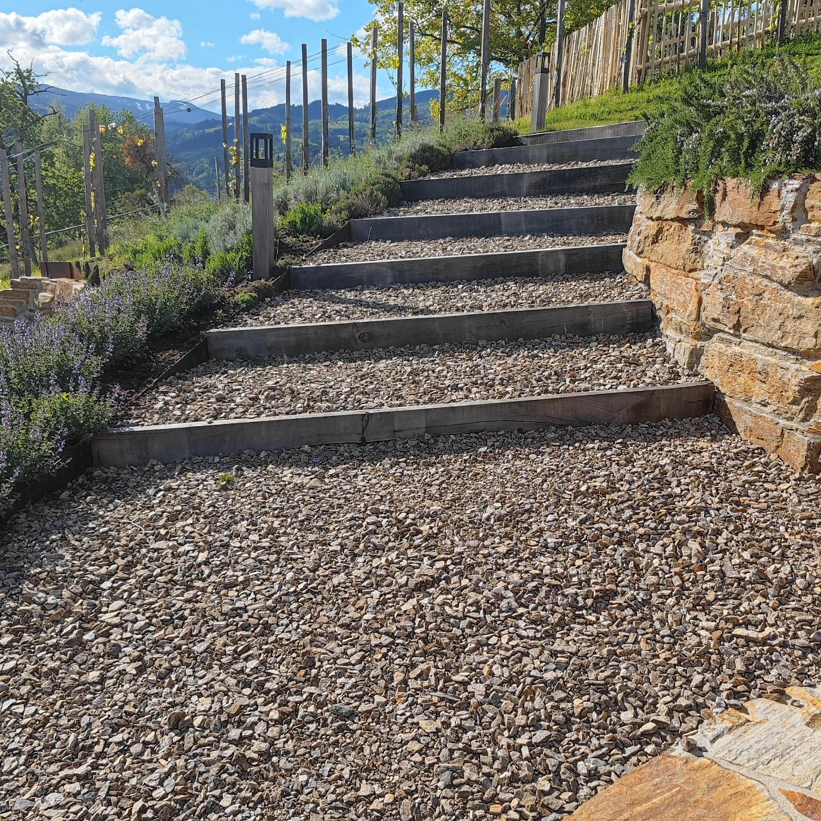 Ziersplitt 10/30 abgesackt, ca. 25 kg / Sack